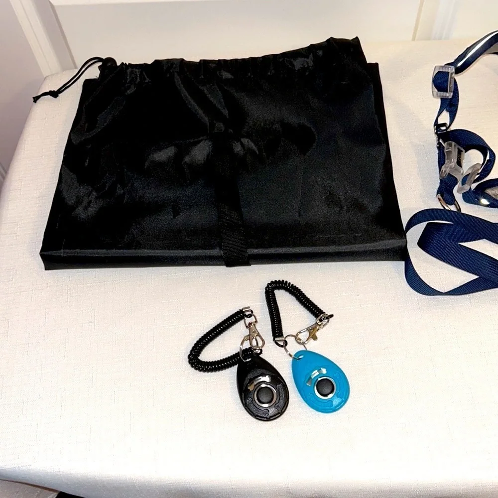 Dog harness | Dog Leash | 2 training clickers and travel bag